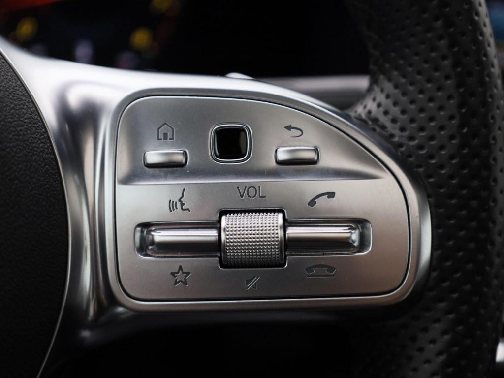 Mercedes-Benz A-Klasse 250 premium | automaat | panorama dak | virtual cock