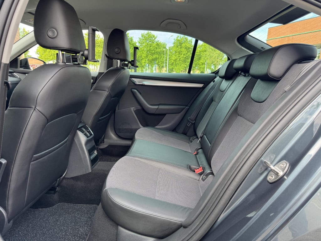 Skoda Octavia 1.5 tsi greentech business edition upgrade automaat | navigat