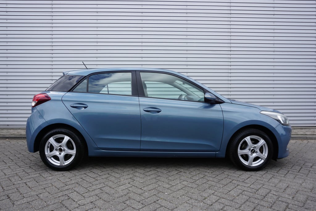 Hyundai I 20 1.2 hp i-motion airco / elektr/ ramen / cruise / lm velgen tre