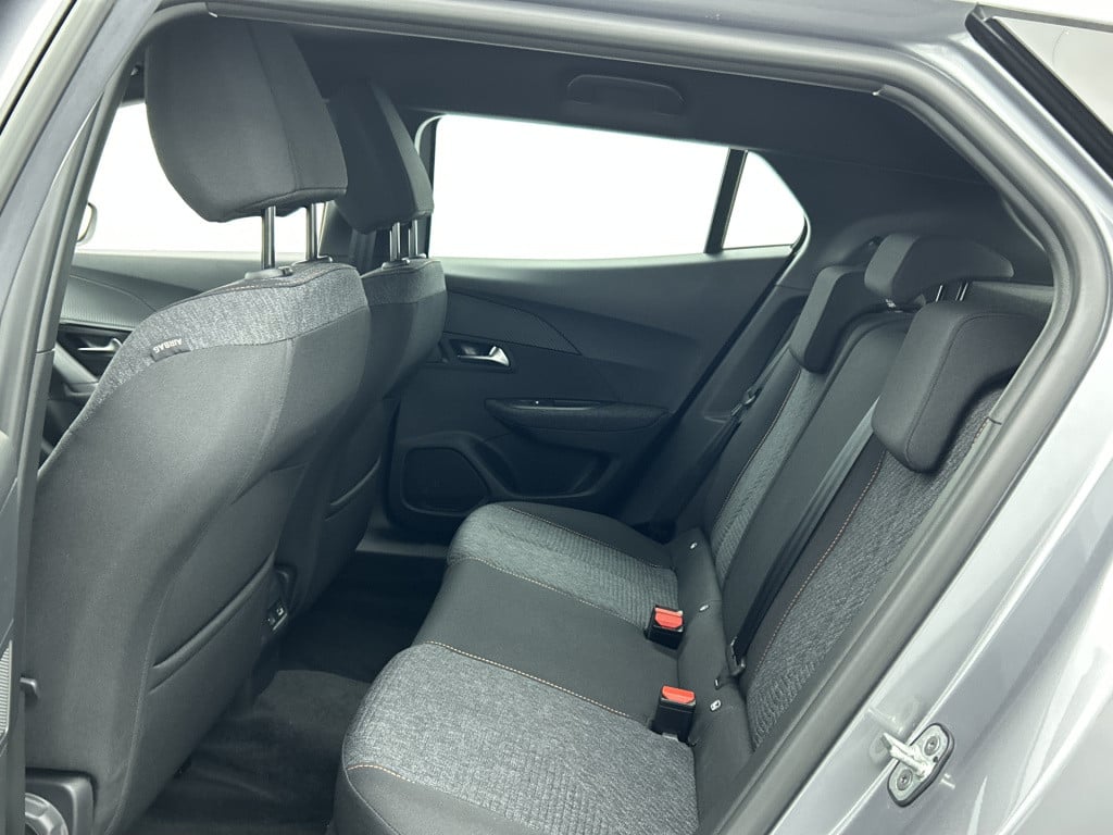 Peugeot E-2008 ev style 50 kwh | rijklaar |