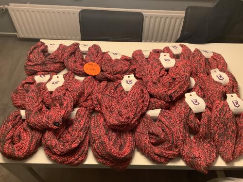 Partij mooie warme sjaals. ( partij 217)