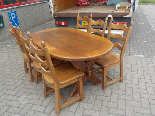 Geheel massief eiken eet tafel + 6 zeer stevige stoelen 170 x 99 cm
