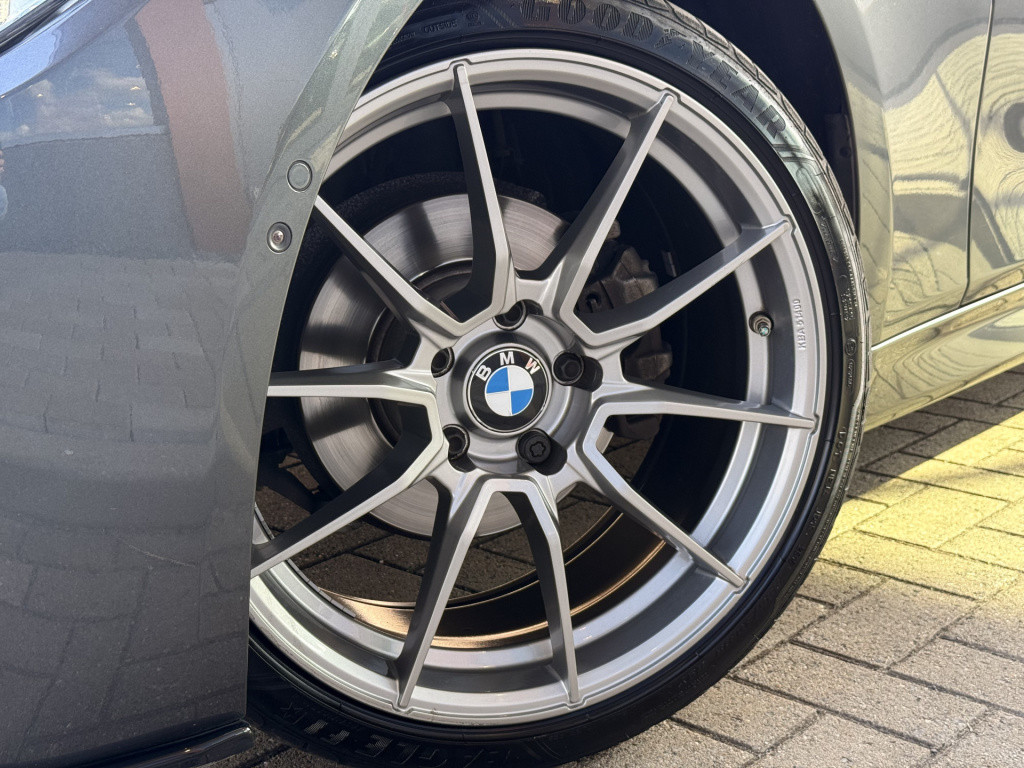 BMW 3-serie 320i m-sport | 360 camera | head-up | leder | schuif / kantel d