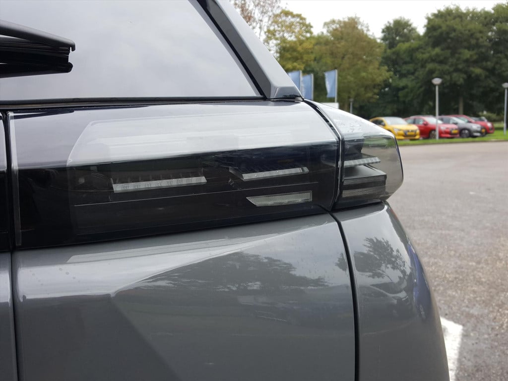 Peugeot 2008 1.2 puretech 100pk allure | navigatie | bluetooth | applecarpl