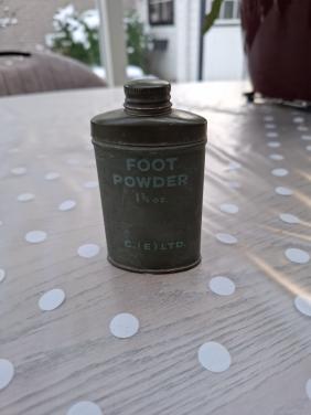 Orginele Engelse voetenpoeder met inhoud