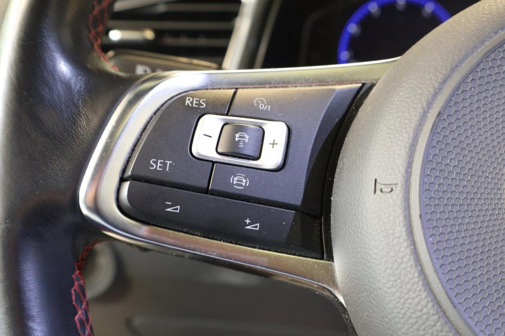 Volkswagen T-roc 1.5 tsi sport business r|stoelverwarming|trekhaak|parkeers