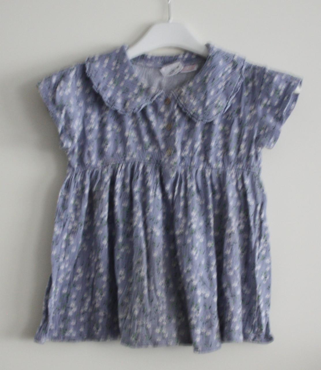 Blauw jurkje met bloemen print maat 86