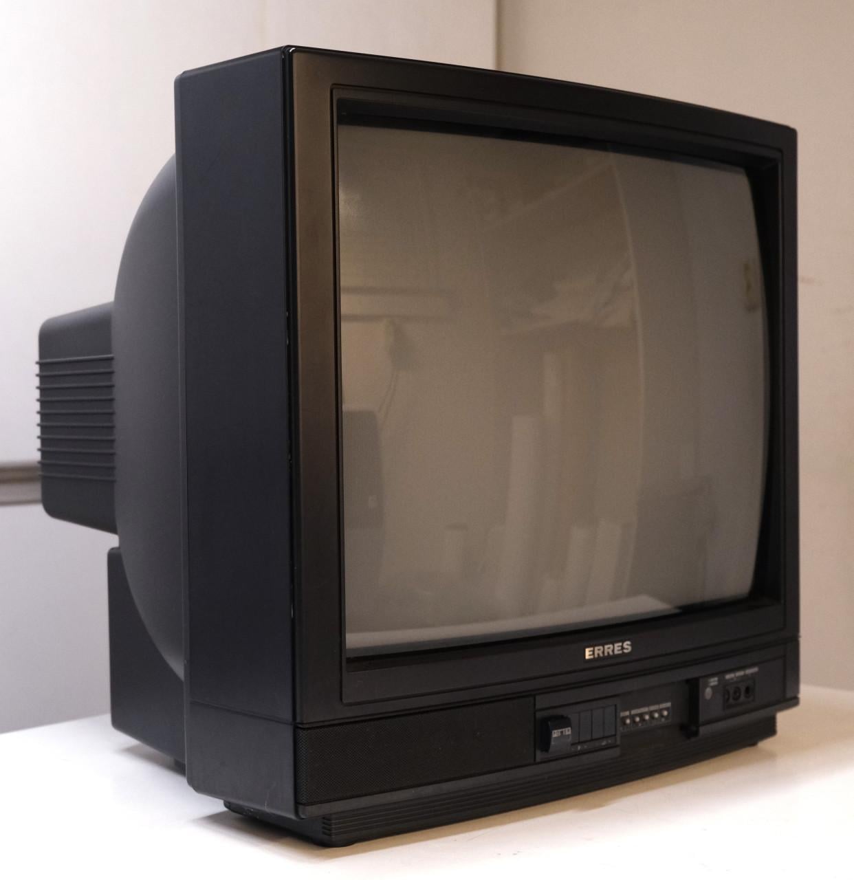 GRATIS AF TE HALEN 2 TV's met beeldbuis