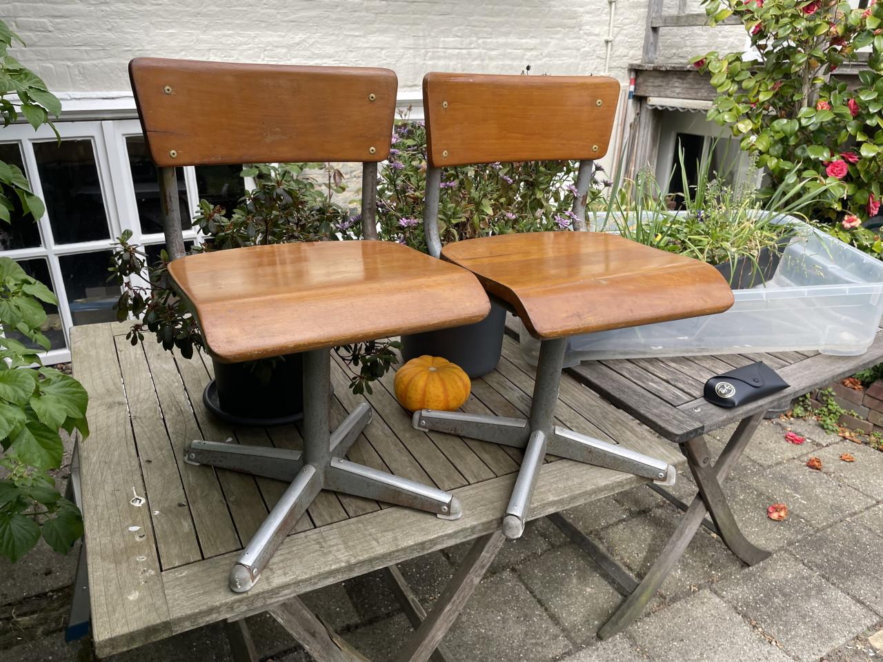 2 Houten kinderstoelen