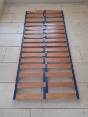 Stevige lattenbodem 90 x 200 ( in goede nette staat )