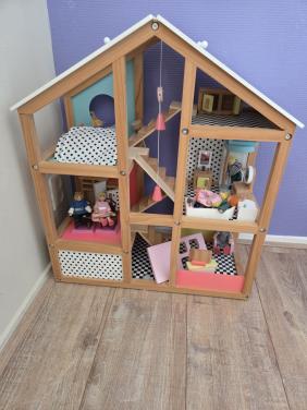 Houten poppenhuis