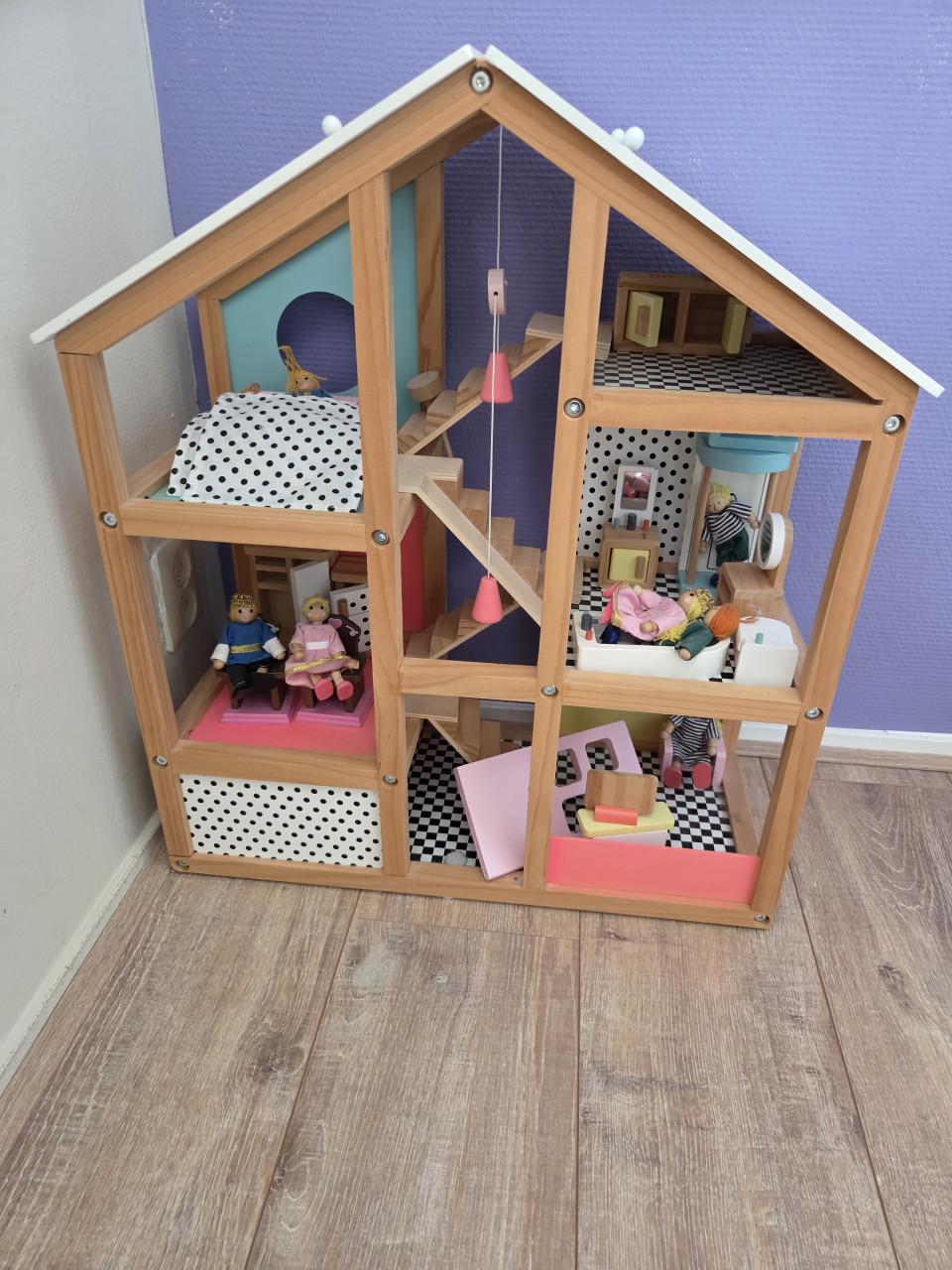 Houten poppenhuis