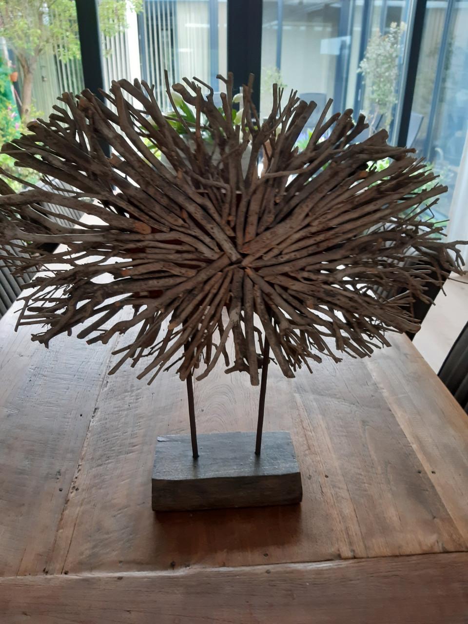 Raam decoratie van hout