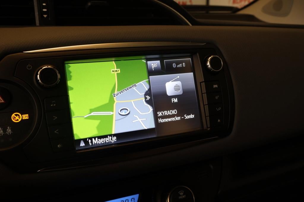 Toyota Yaris 1.5 hybrid lease nl auto, cruise controle, navigatie,