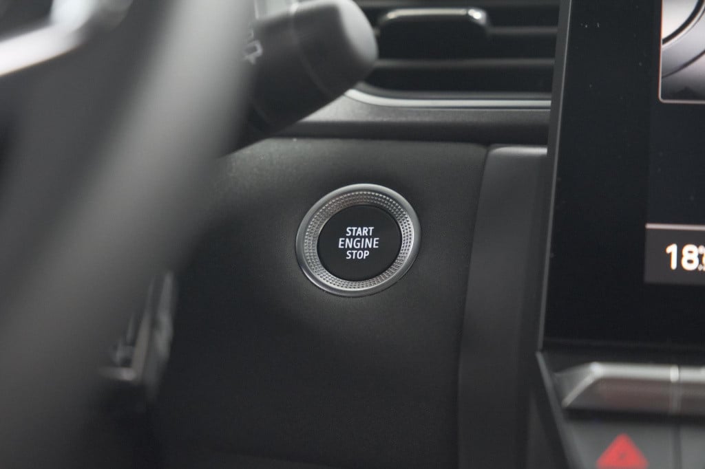 Renault Captur mild hybrid 160 edc techno | camera | navigatie | apple carp