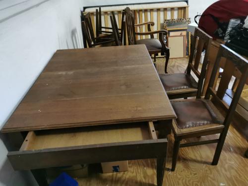 Tafel met 6 stoelen