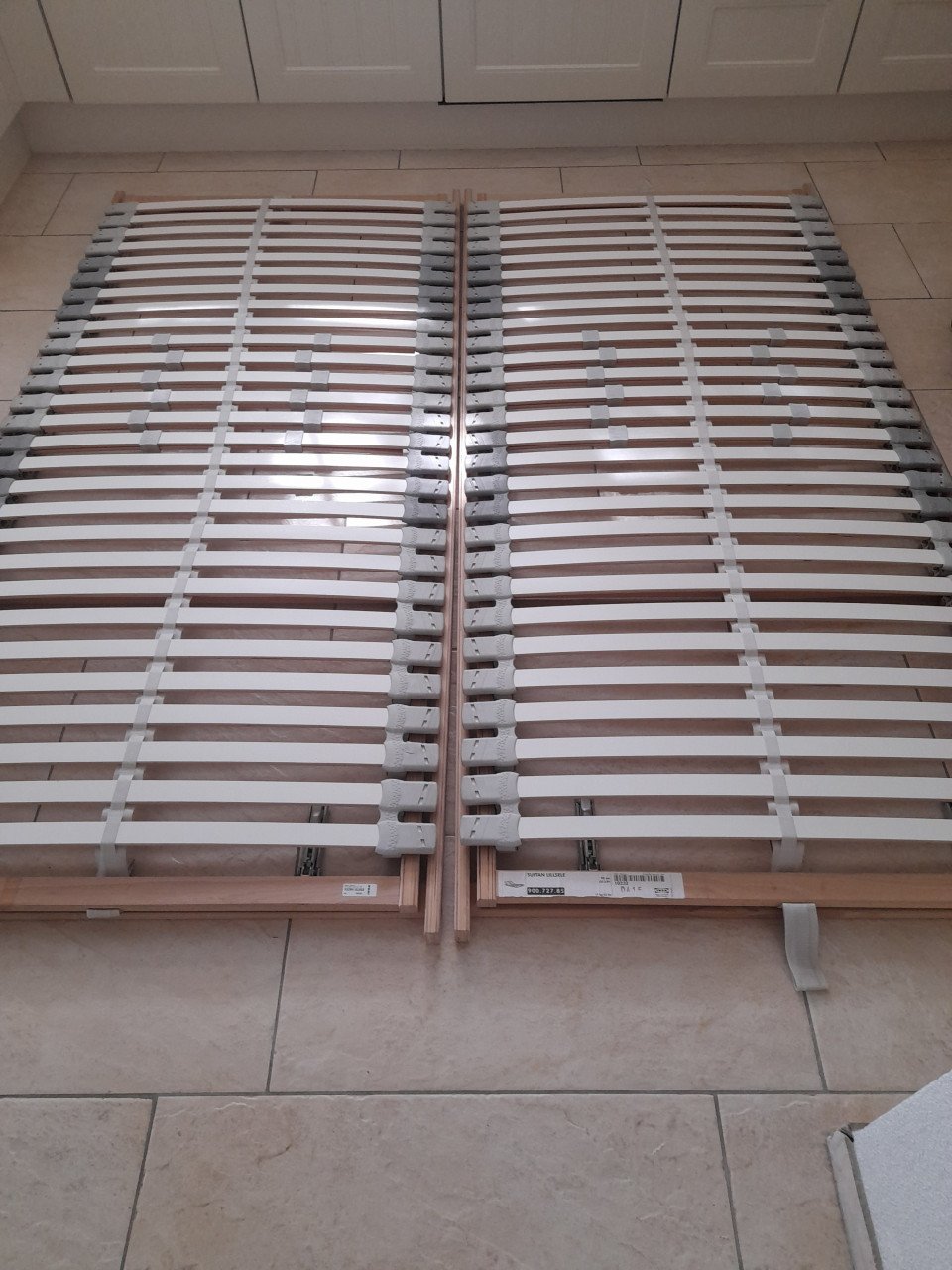 2 x Verstelbare lattenbodem 90 x 200 ( in goede nette staat)