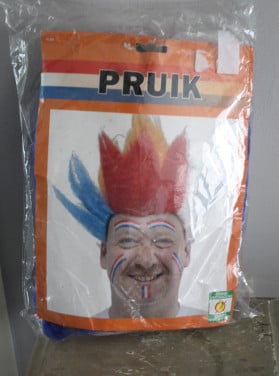 Nieuw in verpakking prui met kleuren rood wit blauw