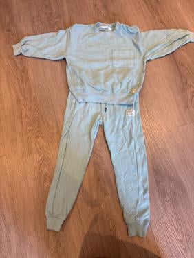 Joggingpakje maat 116.