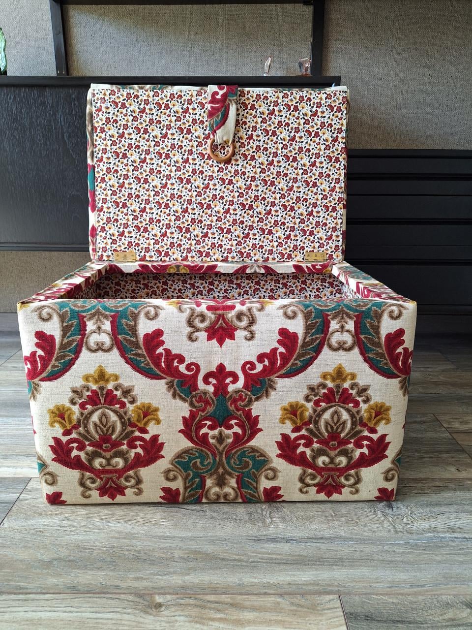 Kist. Bekleed.  Retro item