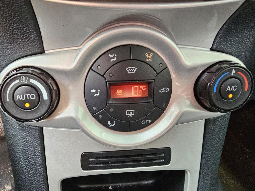 Ford Fiesta 1.25 titanium trekhaak 1e eigenaar