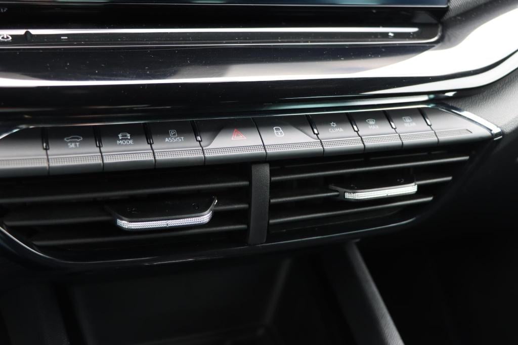 Skoda Octavia combi 1.4 tsi iv phev sportline business | soh 91,1% |