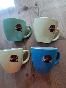 4 GROTE  SENSEO - KOFFIE MOKKEN - DIA 9 CM