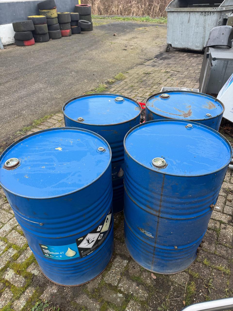 4x 210liter vat schoon van binnen.