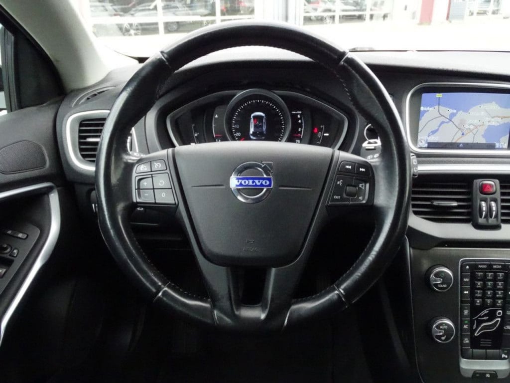 Volvo V40 1.6 t2 momentum stoelverwarming | navi | bluetooth