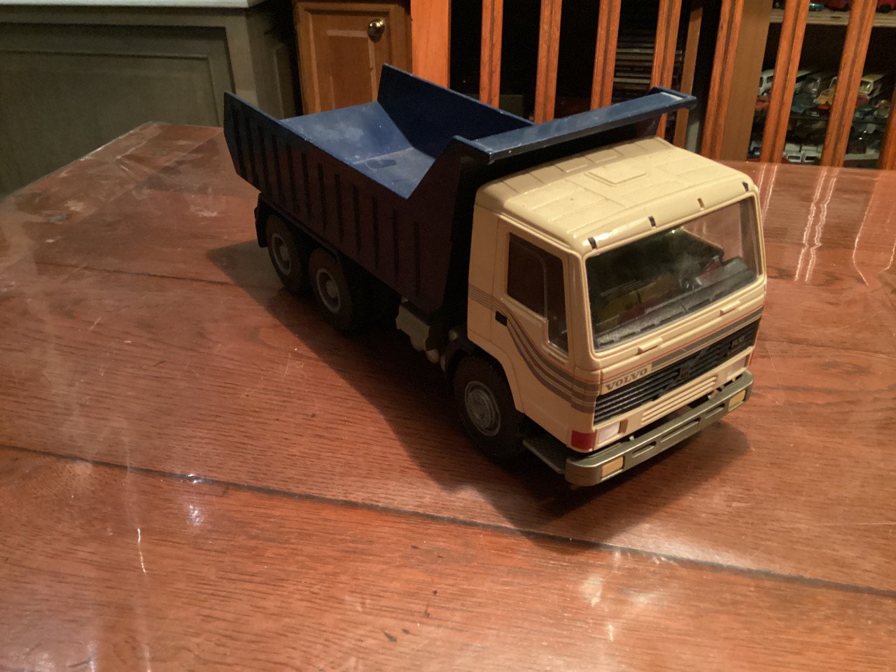 Emek vrachtwagen 1:25