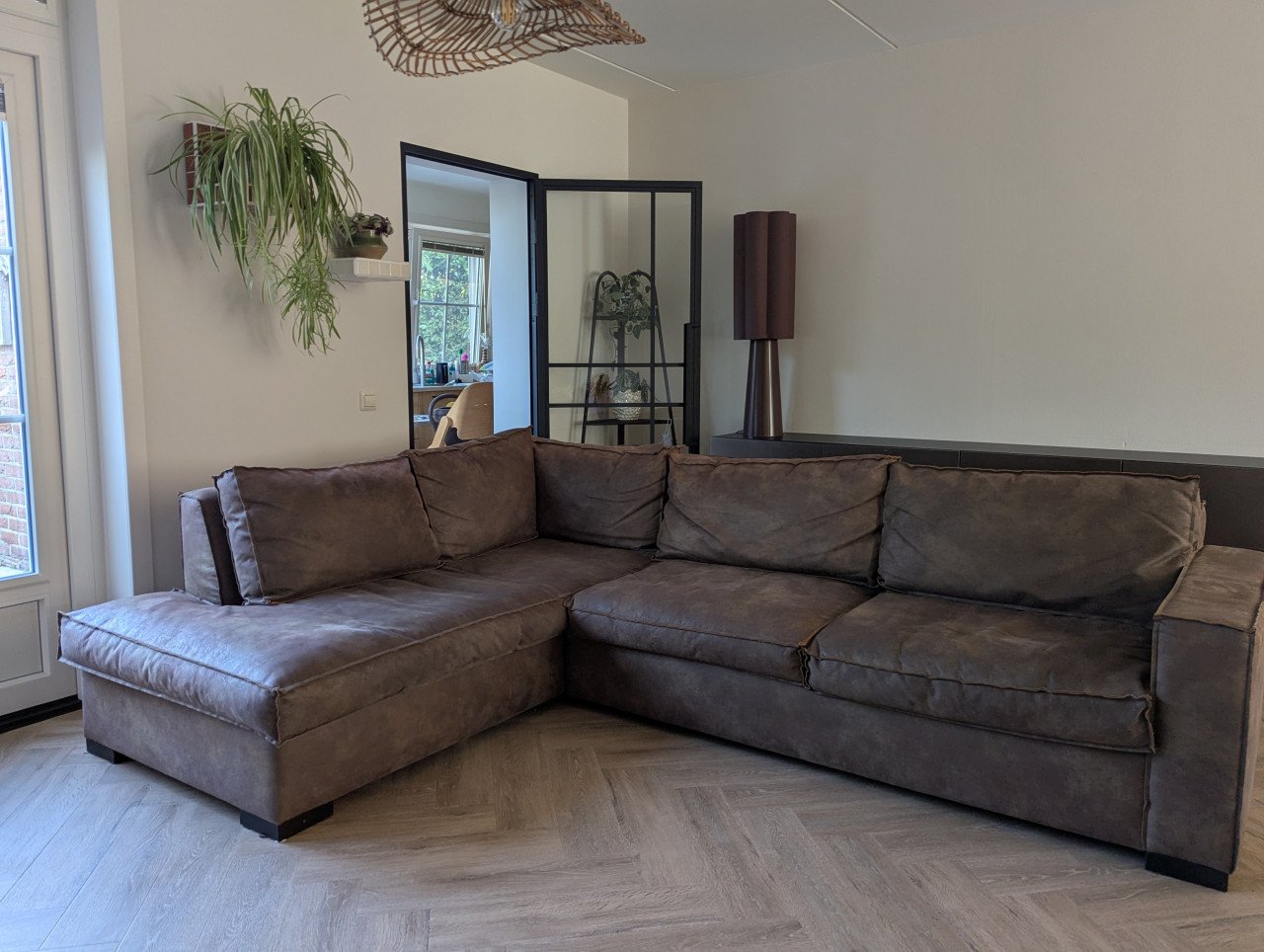 Stoere bruine hoekbank te koop