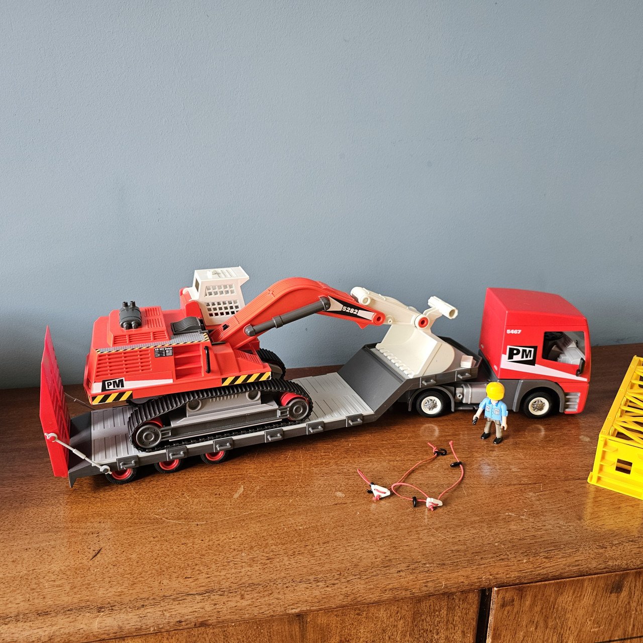 Playmobil vrachtwagen dieplader graafmachine bouwplaats