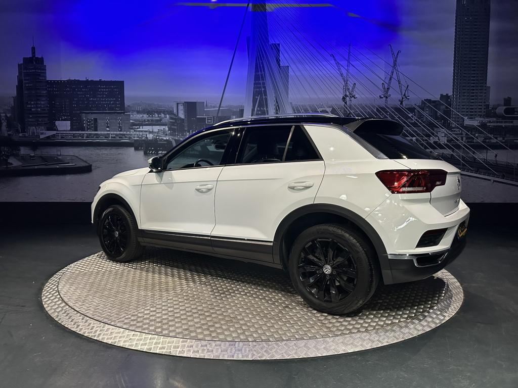 Volkswagen T-roc 1.5 tsi sport *camera*vitrual*winterpack*trekhaak*keyless*