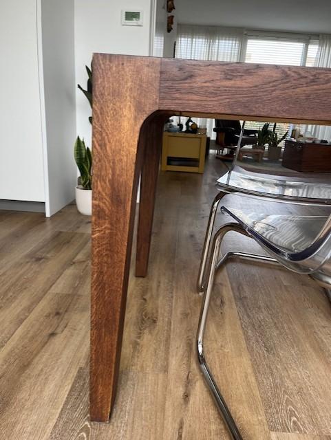 Moderne lange eettafel