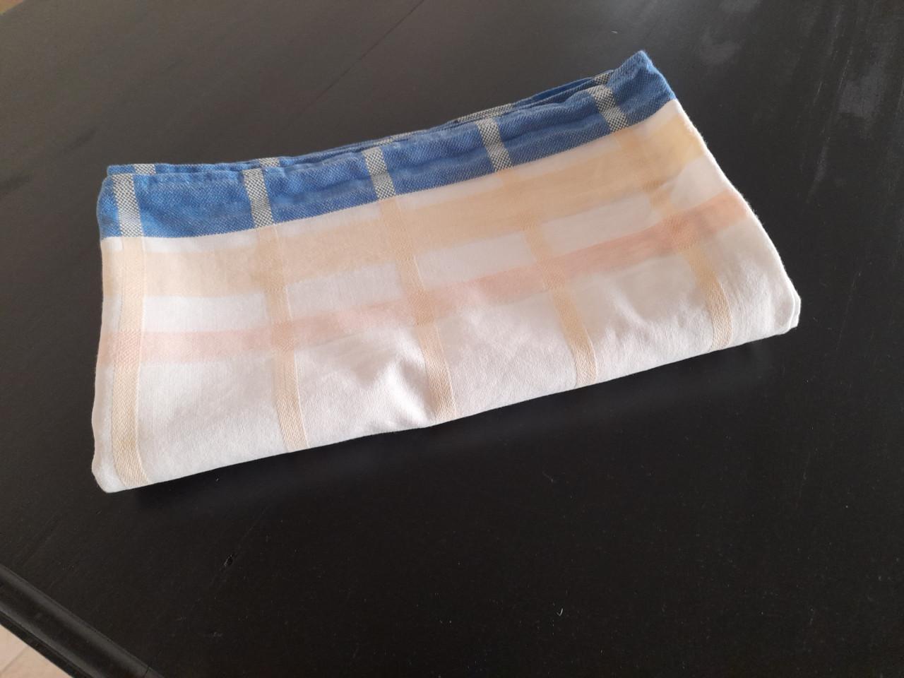 Retro tafellaken 100 x 110 ( netjes en schoon)