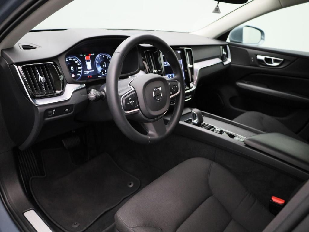 Volvo V60 b3 core dct | automaat | navigatie | virtual cockpit  | climate c