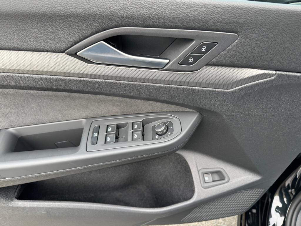 Volkswagen Golf 1.5 ehybrid 50 edition automaat , elektrische voorstoelen, 