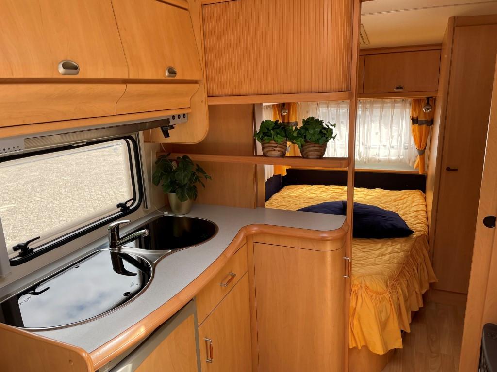 Hobby de Luxe 460 Ufe met mover