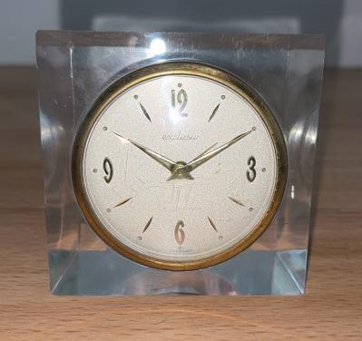 Werkende vintage Exclusiv lucite tafelklok/wekker Jaren 70