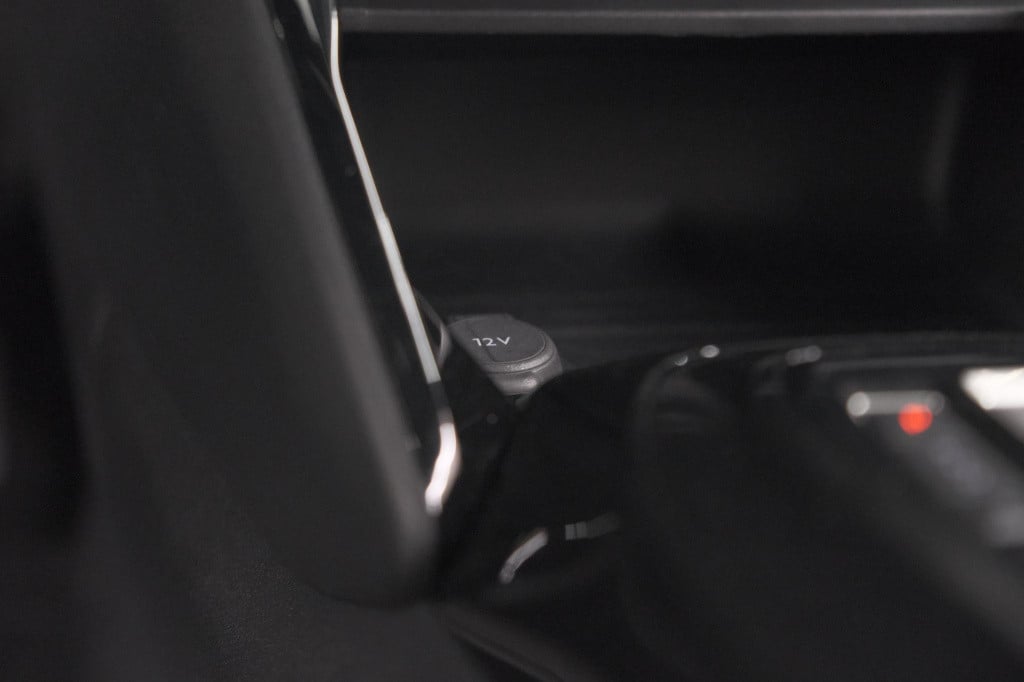 Peugeot E-2008 ev active 50 kwh | parkeersensoren | apple carplay | climate