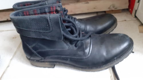 Diverse Schoenen , halve Laarsjes maat 43 zwart ......BUGATTI....