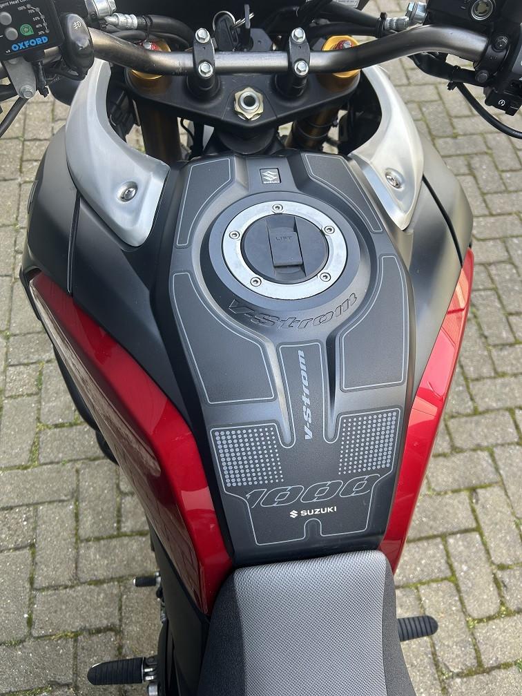 Compleet aangeklede Suzuki DL1000 uit 2014 met 36dkm, rijklaar €6995,-