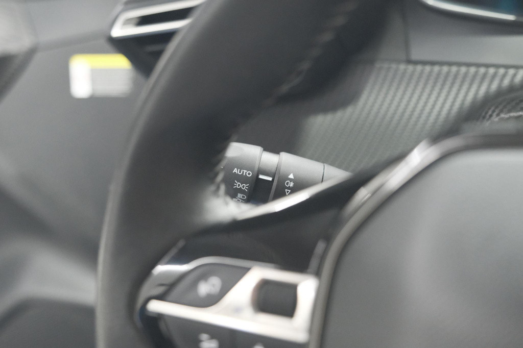Peugeot 208 ev active pack 50 kwh | parkeersensoren | apple carplay | clima