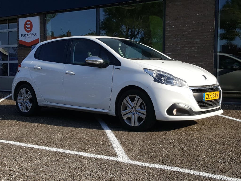 Peugeot 208 1.2 puretech 82pk signature navigatie | apple carplay & android