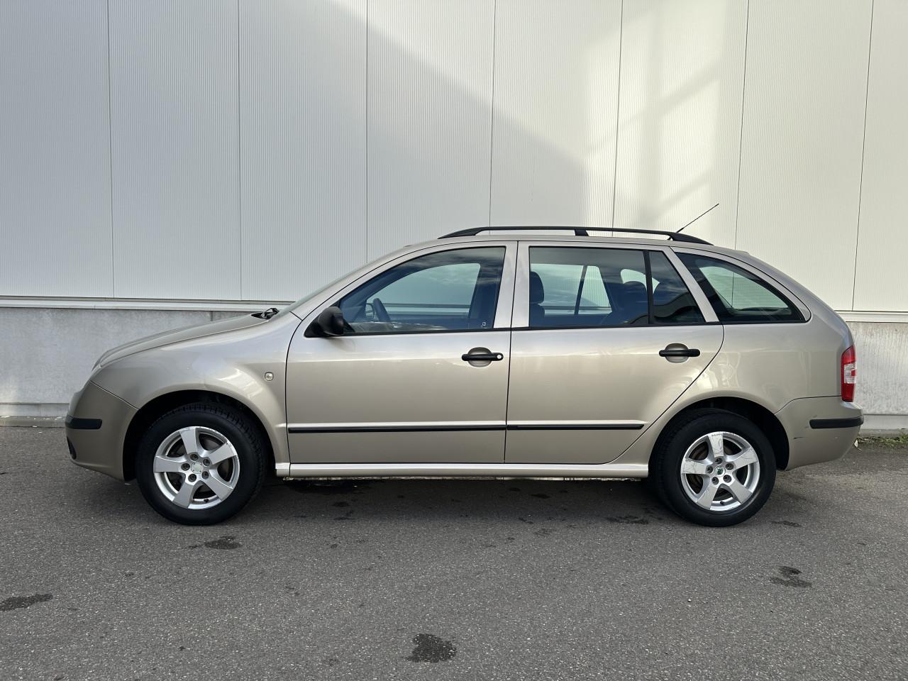 Skoda Fabia Combi 1.4-16V Elegance -Airco / Cruise /Nieuwe riem / Apk 11-26