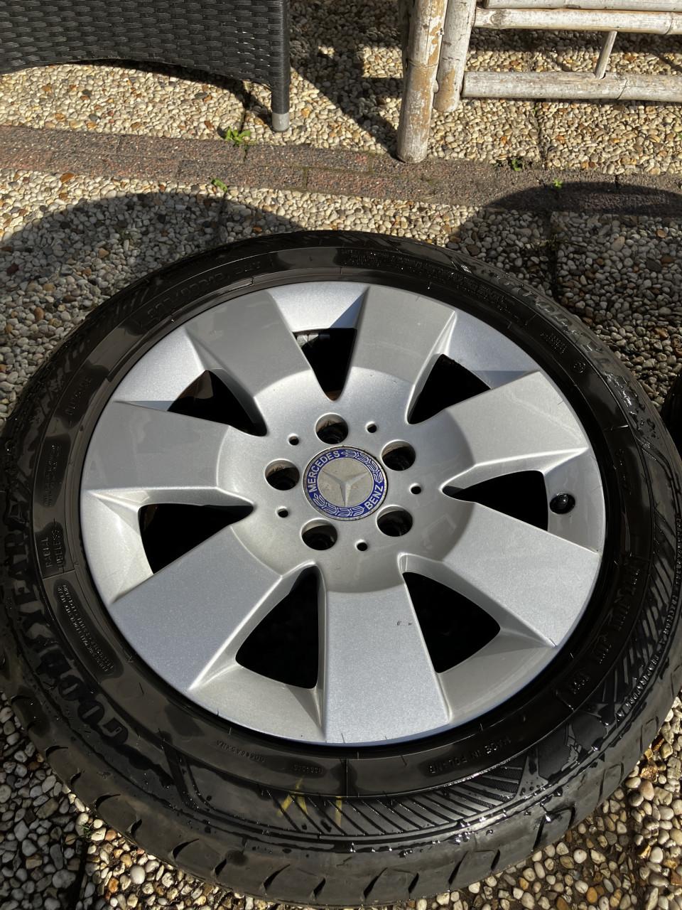 Te Koop : Set Originele Mercedes (w204) 16inch Velgen + banden