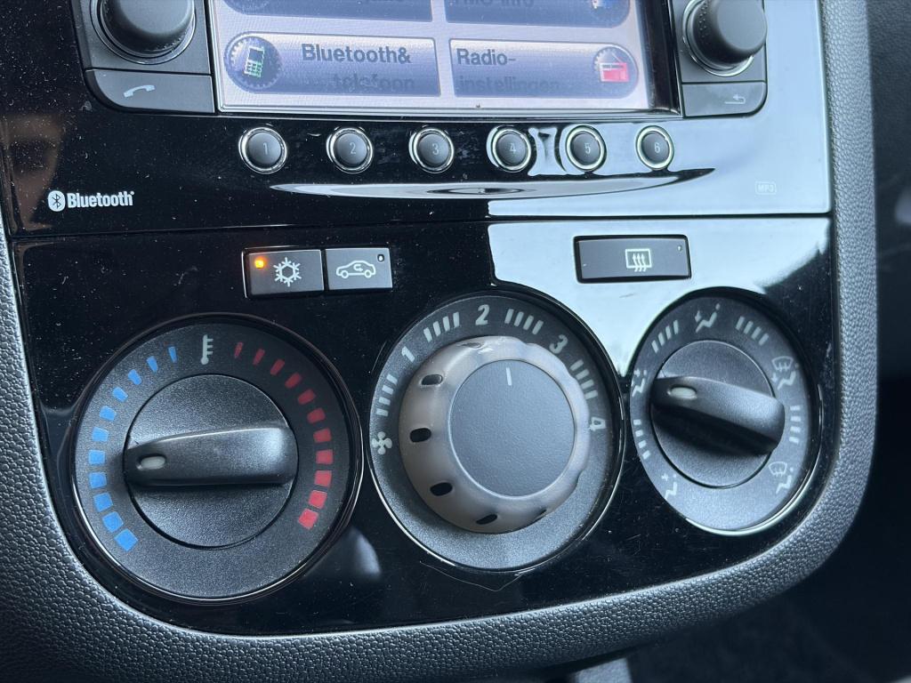 Opel Corsa 1.6-16v t color edition opc line