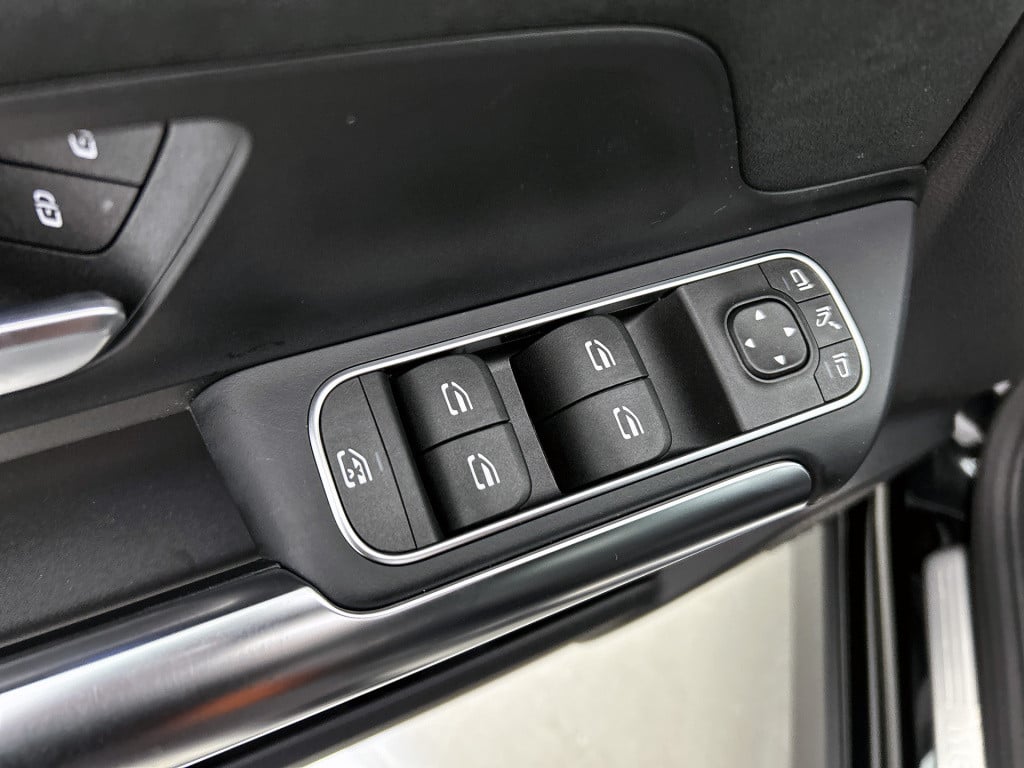 Mercedes-Benz Gla-klasse 180 business solution amg | trekhaak | parkeerpakk