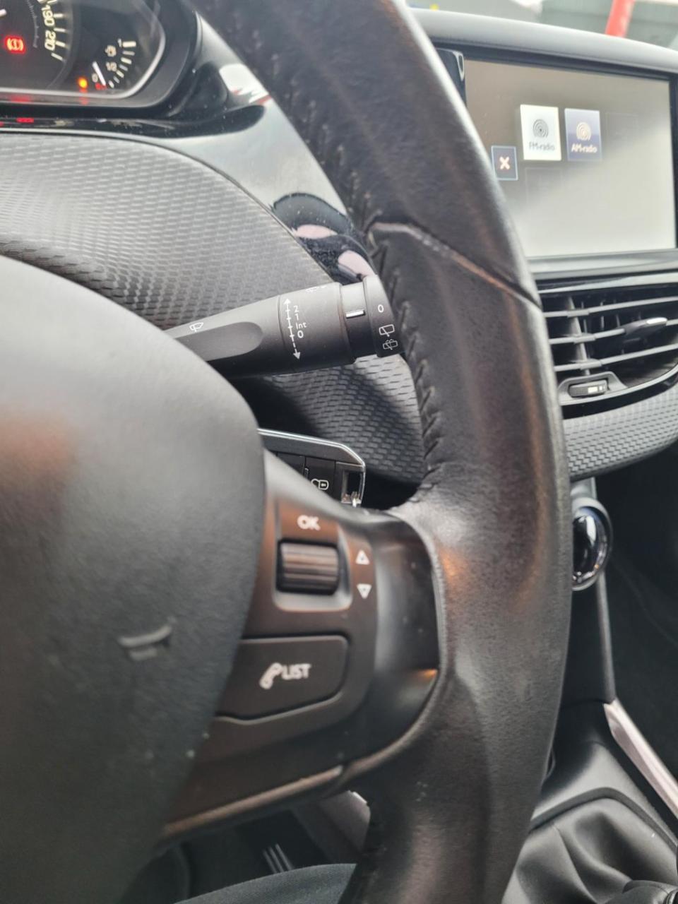 Peugeot 2008 1.2 puretech urban cross