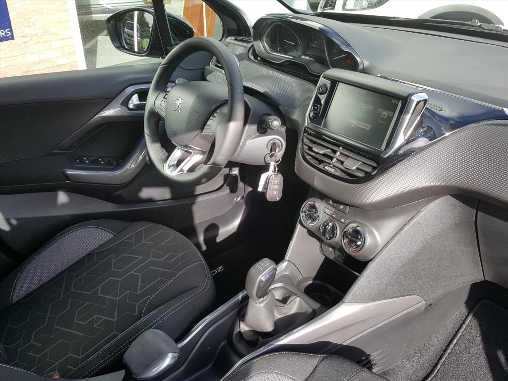 Peugeot 2008 active 1.2 pt-82pk trekhaak | navigatie | cruise control | air